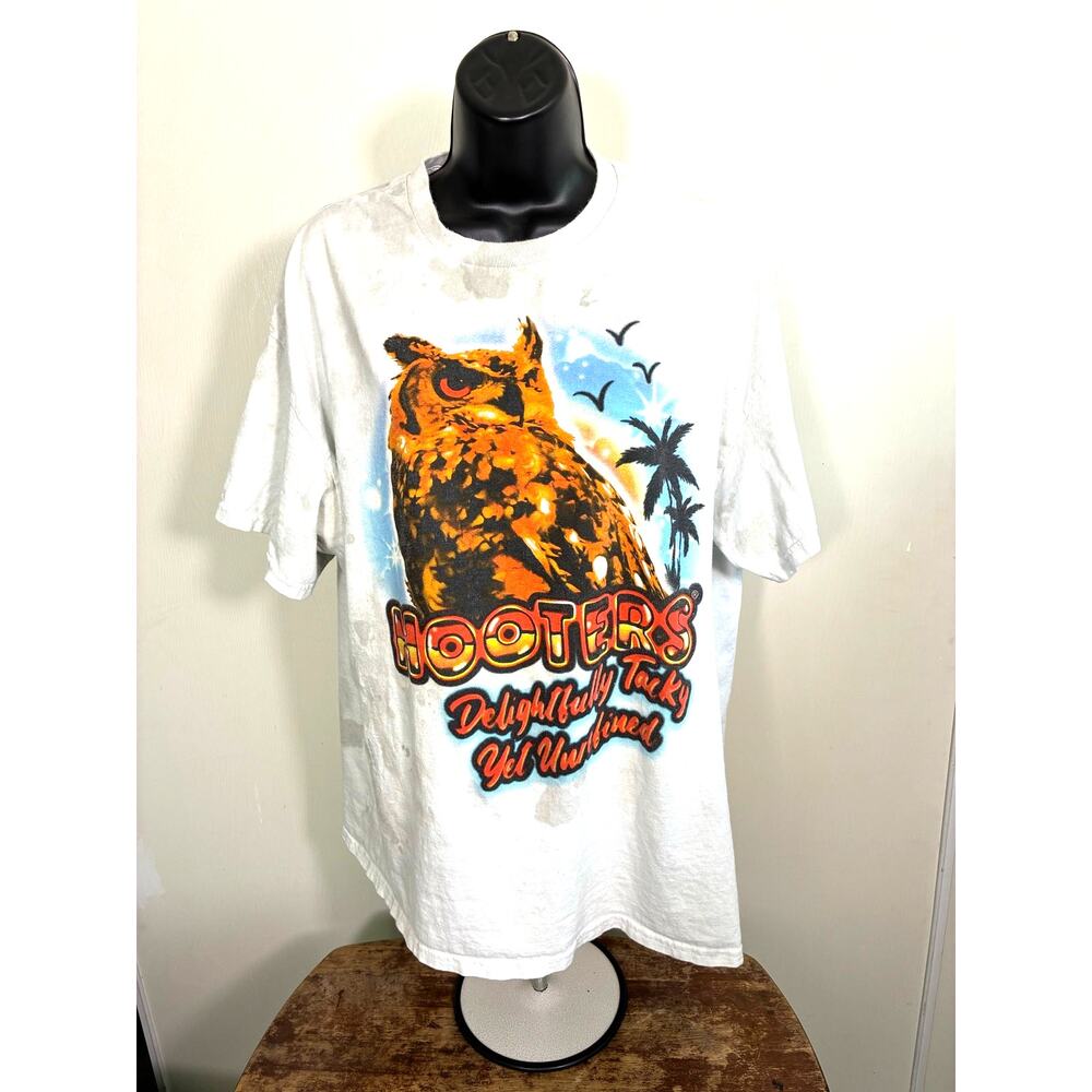 Hooters Clearwater Florida Owl Graphic T-Shirt XL White